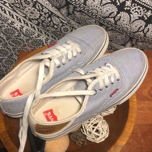Size 6 Levi shoes